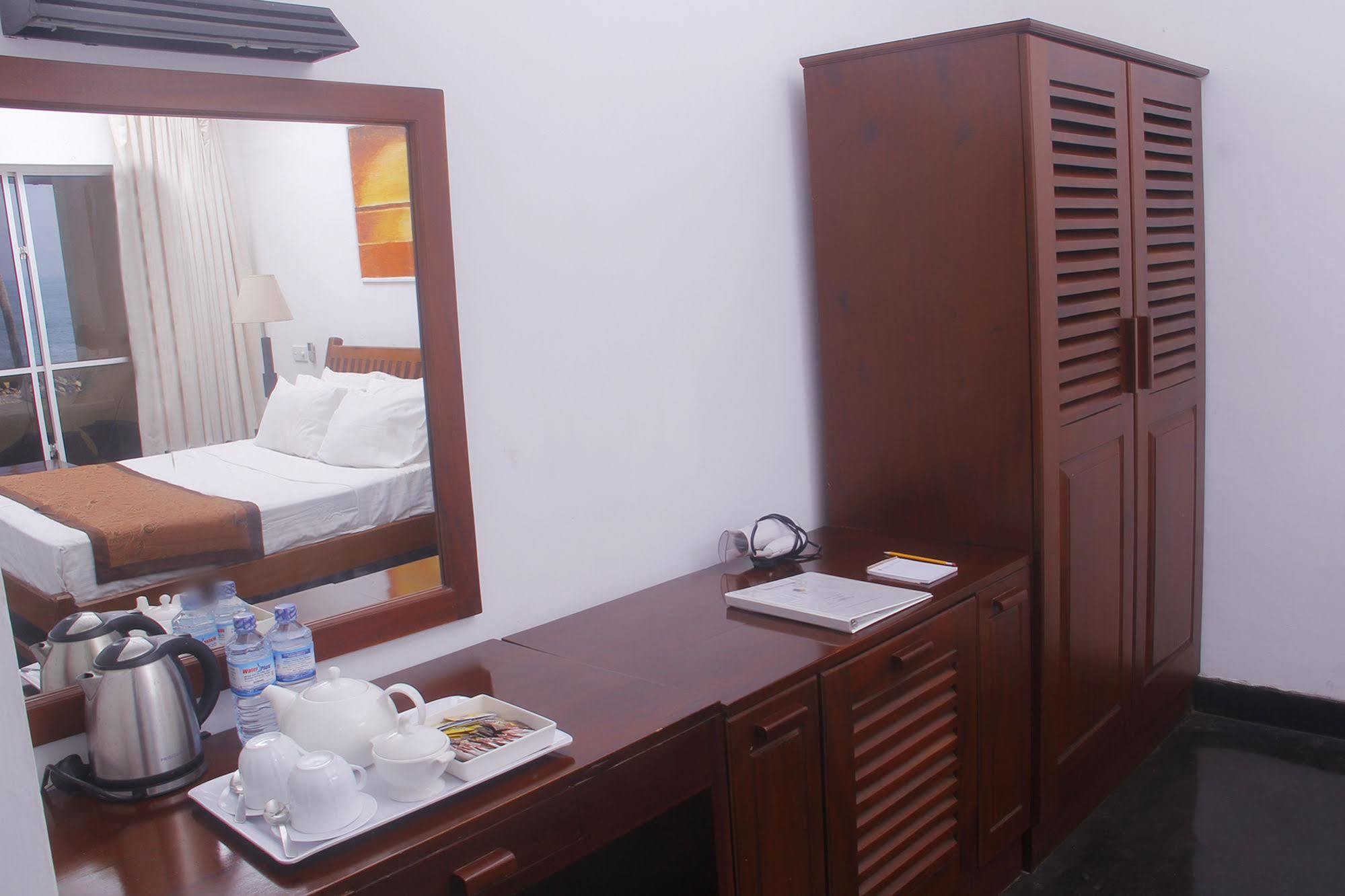 Sanmali Beach Hotel 마라윌라 외부 사진