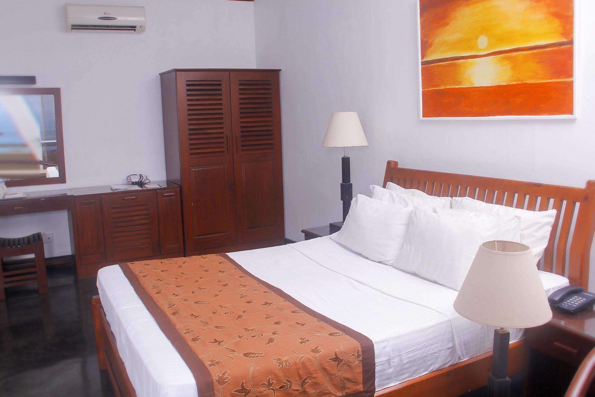 Sanmali Beach Hotel 마라윌라 외부 사진